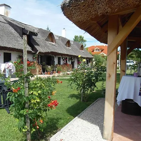 Nadashaz アパート